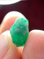 Magnificent 6.00ct Swat Emerald Crystal: A Rare Gem with Exceptional Form and Color - Image 5