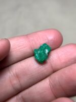6.51 ct Natural Emerald Crystal from Swat Valley – Substantial Weight with Refined Symmetry - Image 9