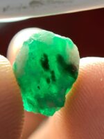 Magnificent 6.00ct Swat Emerald Crystal: A Rare Gem with Exceptional Form and Color - Image 9