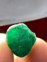 Pure and Powerful: 10.90ct Emerald Crystal from Swat Valley - Image 9