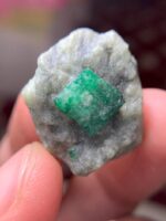 41-Carat Emerald Specimen from Swat: A Mid-Sized Crystal with Vibrant Color (25.10 × 21.00 × 10.70 mm) - Image 10