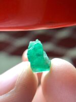 The Charm of a 3.50 ct Emerald Crystal - Image 3
