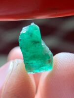 The Charm of a 3.50 ct Emerald Crystal - Image 4