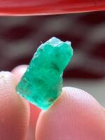 The Charm of a 3.50 ct Emerald Crystal - Image 5
