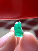 The Charm of a 3.50 ct Emerald Crystal - Image 6