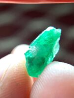 The Charm of a 3.50 ct Emerald Crystal - Image 8