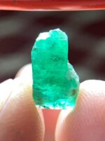 The Charm of a 3.50 ct Emerald Crystal - Image 10