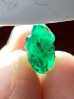 Elegant and Unique: A 2.46ct Emerald Crystal from Swat Valley - Image 2