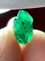 Elegant and Unique: A 2.46ct Emerald Crystal from Swat Valley - Image 4