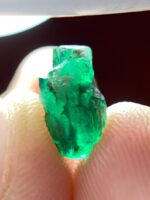 Elegant and Unique: A 2.46ct Emerald Crystal from Swat Valley - Image 5
