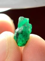 Elegant and Unique: A 2.46ct Emerald Crystal from Swat Valley - Image 9