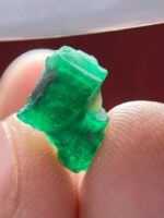 Pure Green Geometry: A 3.55ct Emerald Crystal from Swat Valley - Image 9