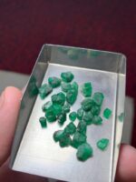 Exceptional Volume and Quality: 19.95 Carat Emerald Rough Lot from Swat Valley - Image 7