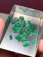 Exceptional Volume and Quality: 19.95 Carat Emerald Rough Lot from Swat Valley - Image 8