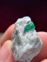 73.60 ct Emerald Specimen from Swat Valley (29.06 × 22.00 × 13.76 mm): A Natural Treasure - Image 3