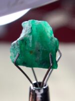 6.47 ct Swat Emerald Crystal – Symmetry and Vivid Green in Nature’s Form - Image 4