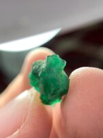 6.47 ct Swat Emerald Crystal – Symmetry and Vivid Green in Nature’s Form - Image 8