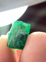 6.47 ct Swat Emerald Crystal – Symmetry and Vivid Green in Nature’s Form - Image 10