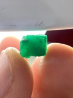 Vibrant 4.10ct Swat Emerald Crystal with Classic Hexagonal Shape - Image 3