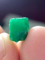 Vibrant 4.10ct Swat Emerald Crystal with Classic Hexagonal Shape - Image 4