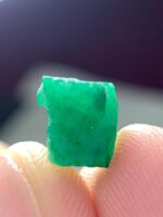 Vibrant 4.10ct Swat Emerald Crystal with Classic Hexagonal Shape - Image 6