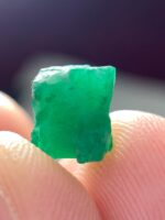 Vibrant 4.10ct Swat Emerald Crystal with Classic Hexagonal Shape - Image 7