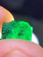5.61 ct Swat Emerald Crystal – Compact Elegance in Vivid Green - Image 2