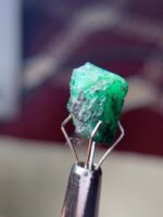 5.61 ct Swat Emerald Crystal – Compact Elegance in Vivid Green - Image 11