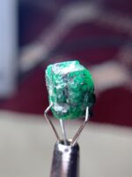 5.61 ct Swat Emerald Crystal – Compact Elegance in Vivid Green - Image 12