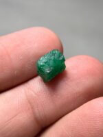 Vibrant 4.10ct Swat Emerald Crystal with Classic Hexagonal Shape - Image 9