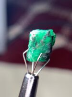 5.61 ct Swat Emerald Crystal – Compact Elegance in Vivid Green - Image 10