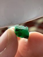 5.61 ct Swat Emerald Crystal – Compact Elegance in Vivid Green - Image 13