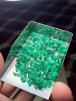 Discovering the Beauty of a 38.80 ct Swat Emerald Rough Lot - Image 8