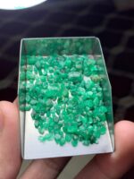 Discovering the Beauty of a 38.80 ct Swat Emerald Rough Lot - Image 9