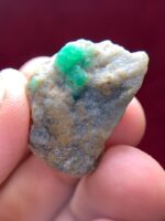 40.70 ct Emerald Specimen from Swat (28.32 × 20.27 × 12.19 mm): A Vivid Piece of Natural Art - Image 2