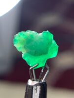 The Natural Brilliance of a 3.27 Carat Swat Emerald Crystal - Image 9