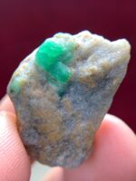 40.70 ct Emerald Specimen from Swat (28.32 × 20.27 × 12.19 mm): A Vivid Piece of Natural Art - Image 10