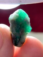 22.75ct Swat Emerald Crystal – Majestic Natural Beauty (22.67 × 14.43 × 12.87 mm) - Image 2