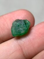 Stunning 4.45ct Swat Emerald Crystal: A Rare Gem of Nature - Image 2