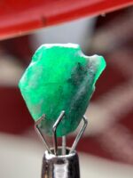 4.30 ct Swat Emerald Crystal – Natural Beauty from the Mountains of Pakistan - Image 2