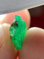 Stunning 4.45ct Swat Emerald Crystal: A Rare Gem of Nature - Image 4