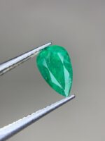 0.95ct Faceted Emerald – Pear Cut Perfection - Image 2