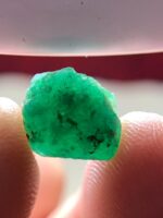 4.00ct Swat Emerald Crystal: A Bold Natural with Impressive Dimensions - Image 2