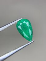 0.95ct Faceted Emerald – Pear Cut Perfection - Image 3