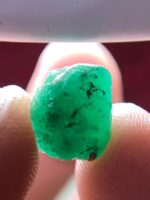 4.00ct Swat Emerald Crystal: A Bold Natural with Impressive Dimensions - Image 4