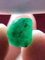 4.00ct Swat Emerald Crystal: A Bold Natural with Impressive Dimensions - Image 5