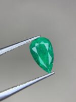 0.95ct Faceted Emerald – Pear Cut Perfection - Image 6