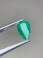 0.95ct Faceted Emerald – Pear Cut Perfection - Image 7