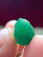 4.00ct Swat Emerald Crystal: A Bold Natural with Impressive Dimensions - Image 9
