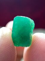 4.00ct Swat Emerald Crystal: A Bold Natural with Impressive Dimensions - Image 10